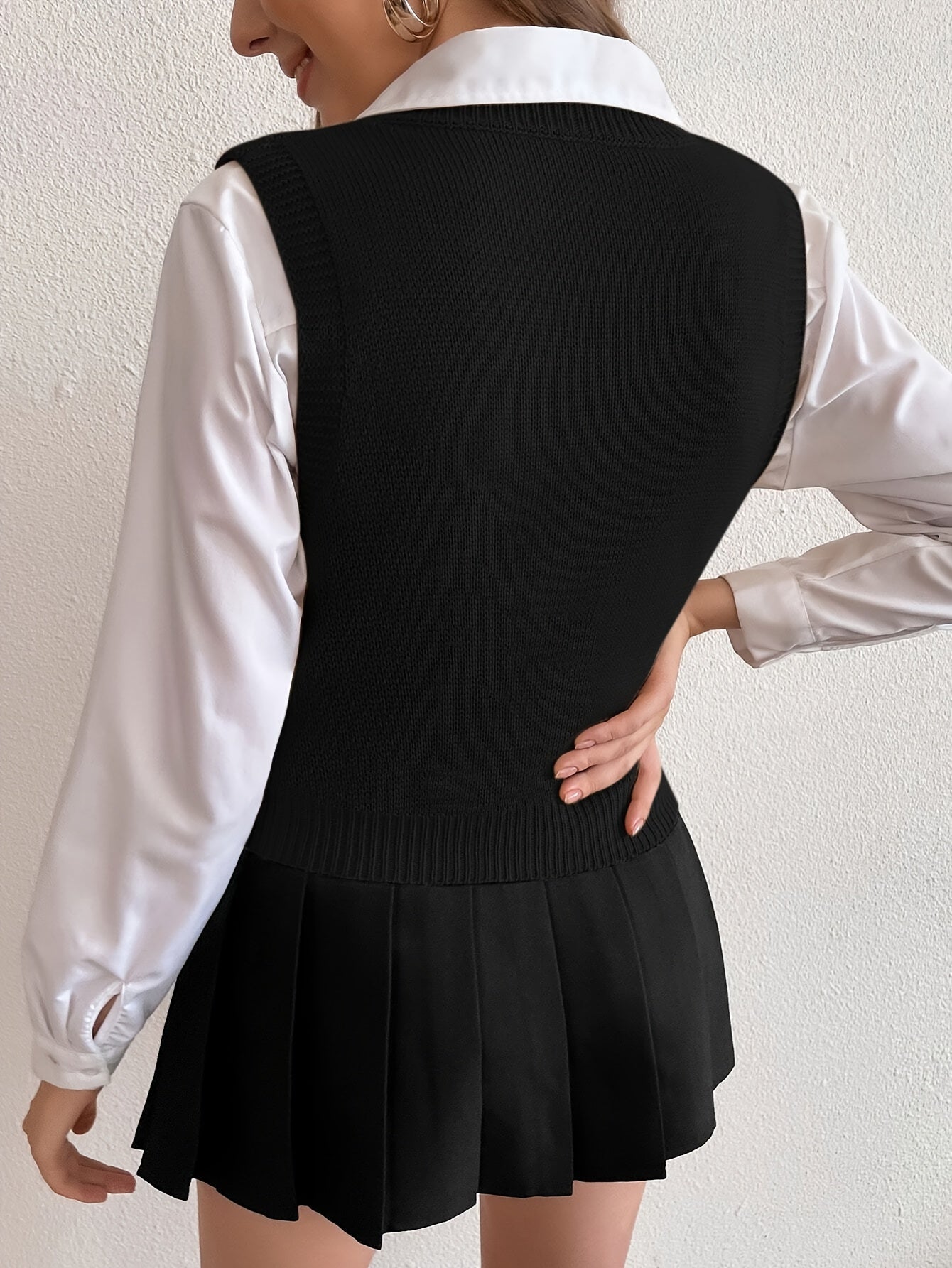 Comfortable Cable Knit Sweater Vest for Women with V Neck Sleeveless Ribbed Hem Relaxed Style