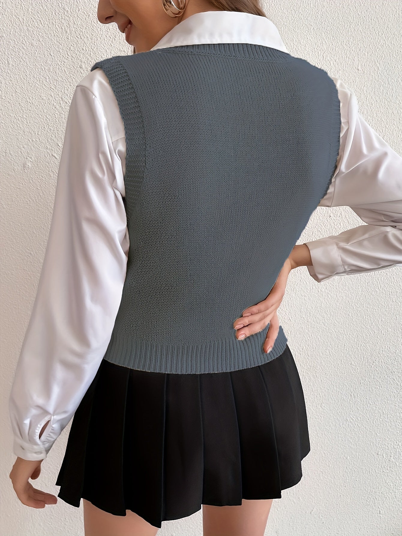 Comfortable Cable Knit Sweater Vest for Women with V Neck Sleeveless Ribbed Hem Relaxed Style