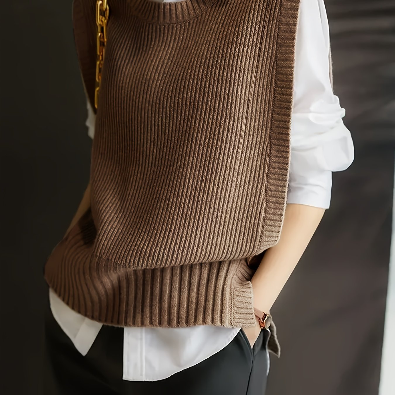 Comfortable Ribbed Sweater Vest for Women with Round Neck Sleeveless Oversized Relaxed Knit Style