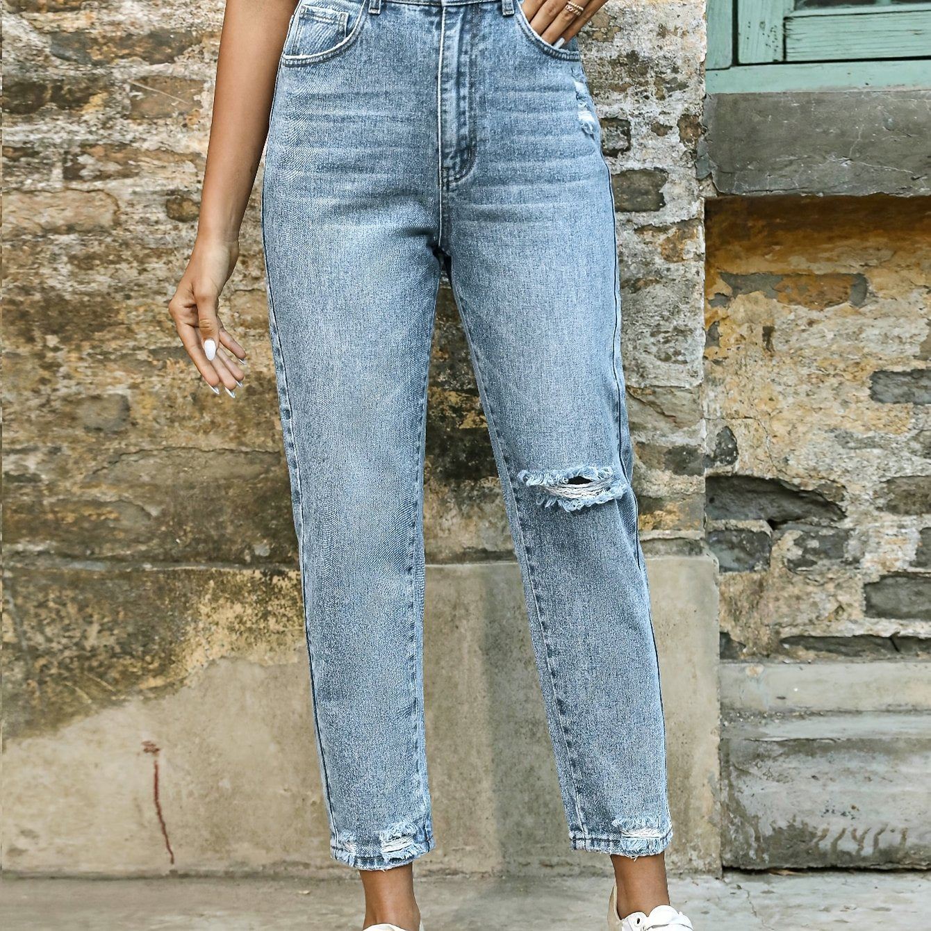 Effortless Blue Relaxed Mom Jeans for Women with High Waist Distressed Tapered Leg