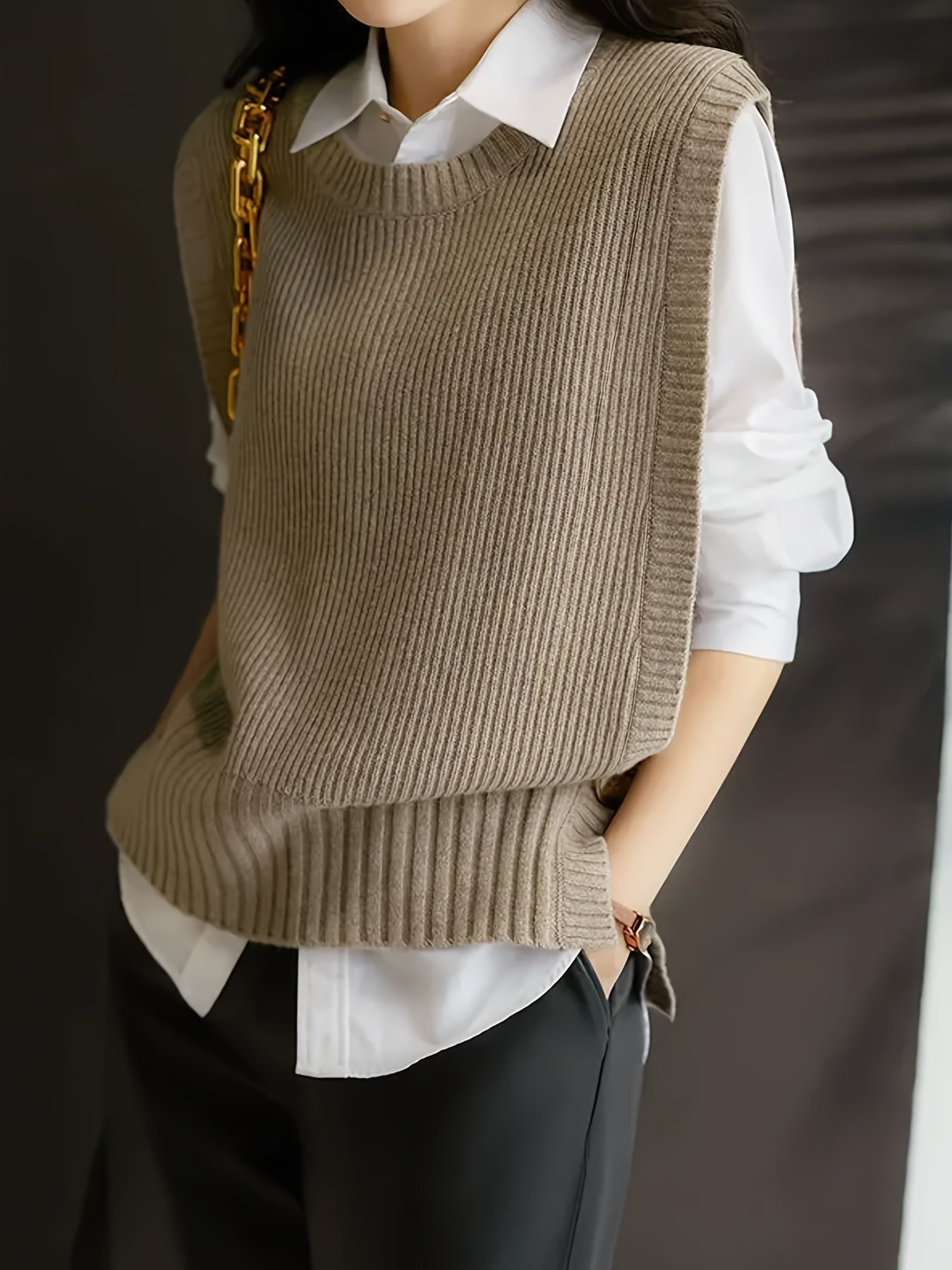 Comfortable Ribbed Sweater Vest for Women with Round Neck Sleeveless Oversized Relaxed Knit Style