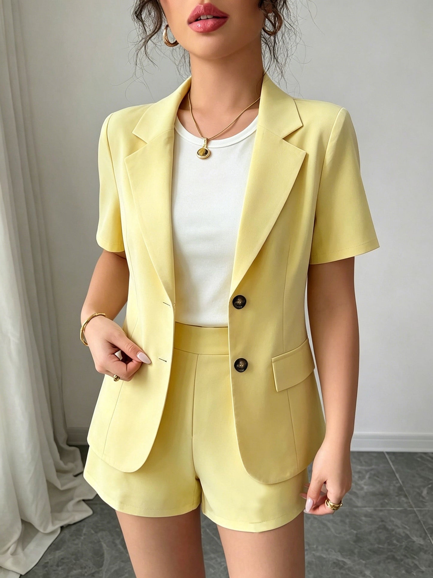 Elegant Tailored Short Suit for Women with Notched Lapel Half Sleeve Button Front Blazer Two Piece Style