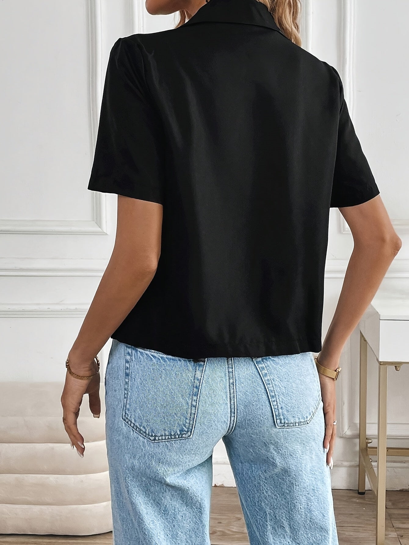 Elegant Cropped Blazer for Women with Notch Lapel Short Sleeve Button Front Casual Style
