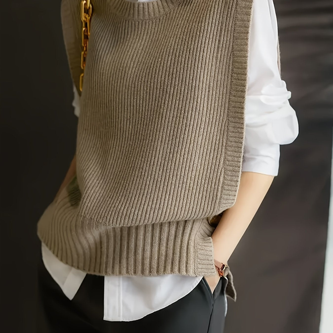 Comfortable Ribbed Sweater Vest for Women with Round Neck Sleeveless Oversized Relaxed Knit Style