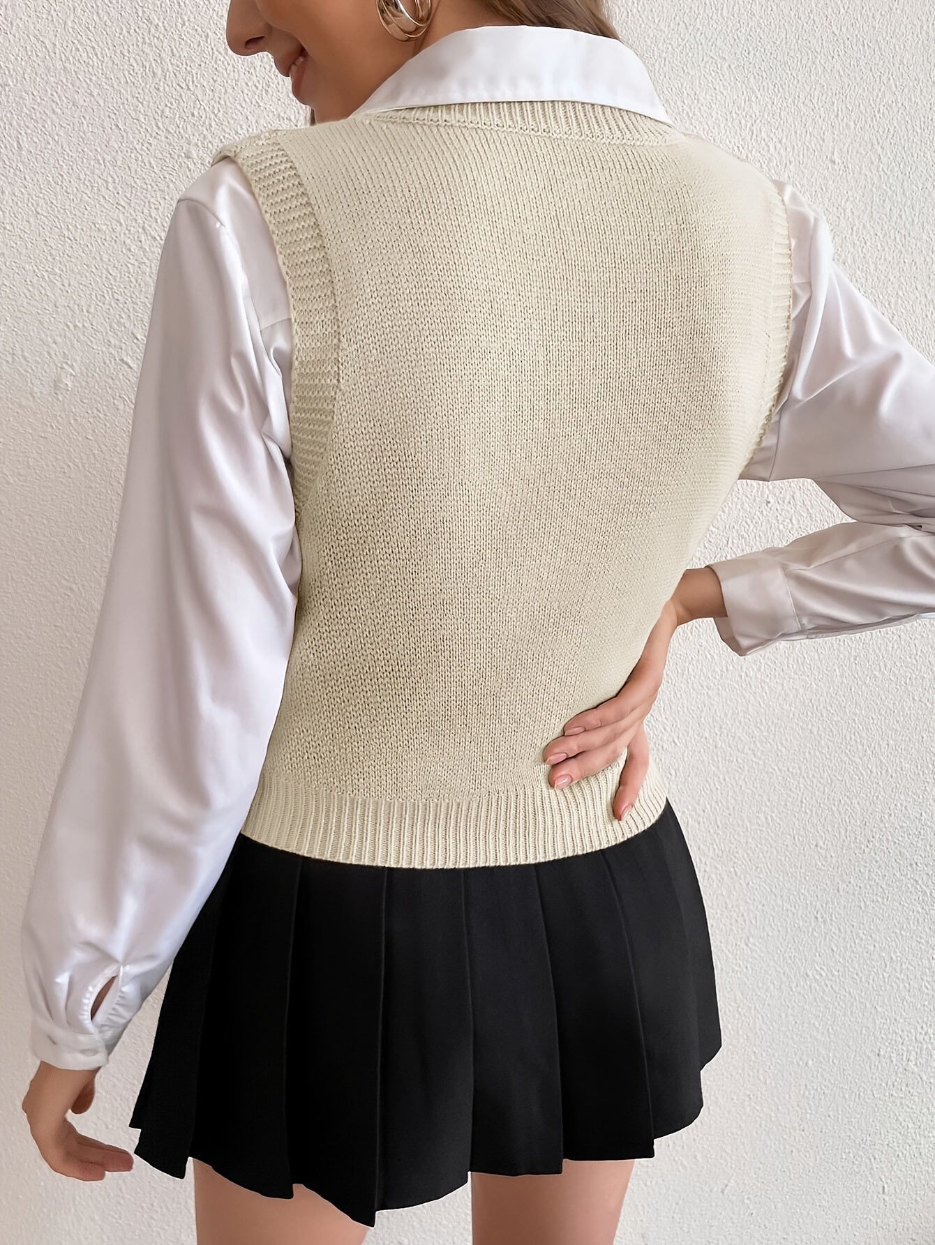 Comfortable Cable Knit Sweater Vest for Women with V Neck Sleeveless Ribbed Hem Relaxed Style